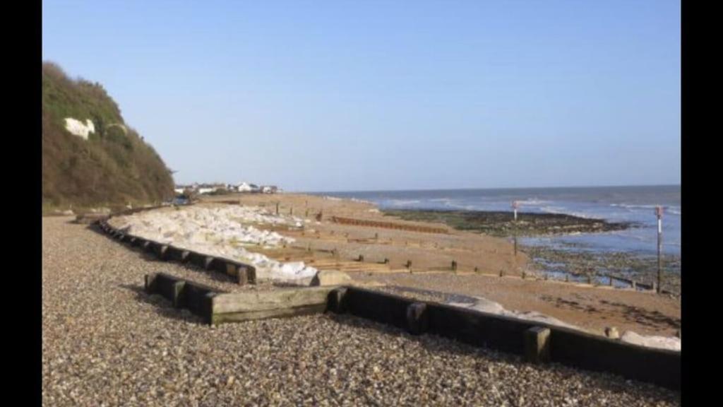 Foxes Sea Side Retreat Deluxe Chalet Is A Lovely Holiday Home Tucked Away On The Kent Coast Kingsdown  Zewnętrze zdjęcie