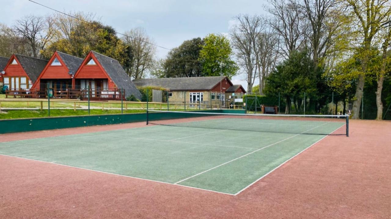 Foxes Sea Side Retreat Deluxe Chalet Is A Lovely Holiday Home Tucked Away On The Kent Coast Kingsdown  Zewnętrze zdjęcie